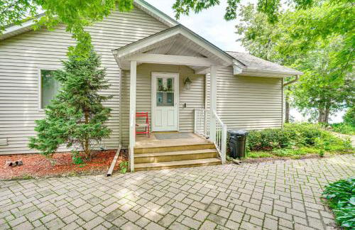 Hot Tub and Fireplace Cozy Home on Howard Lake! - Foto 32