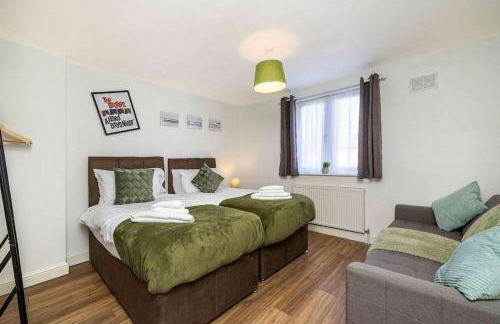 Ealing Manor - 6 beds 3 sofa beds sleeps 9 ppl - Foto 36