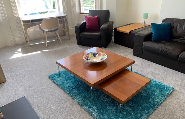 Beach Front 2-bed Apartment With Deck & BBQ - Foto 10