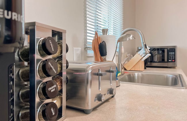 Cozy 2BR Home With Bright Interior Relaxing Patio - Foto 12