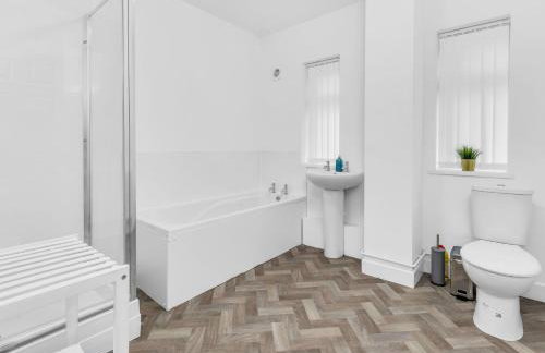 Elegant 3 Bedroom Detached House By Your Lettings Short Lets & Serviced Accommodation Peterborough With Free WiFi & Parking - Foto 26