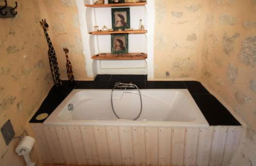 Castle near Agen with Shared Pool - Foto 24