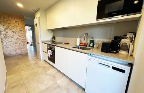 Apartment by the beach with pool and private parking - Foto 18