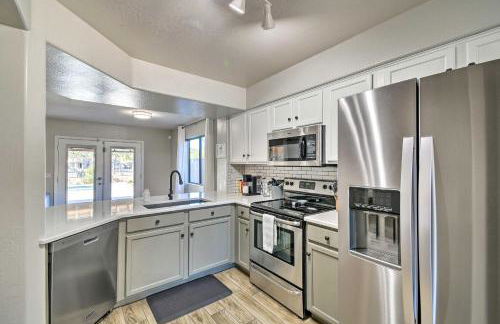 1 Mi to Surprise Stadium! Desert Poolside Oasis - Foto 9