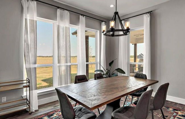 New Luxury Texas Farmhouse - Photo 4