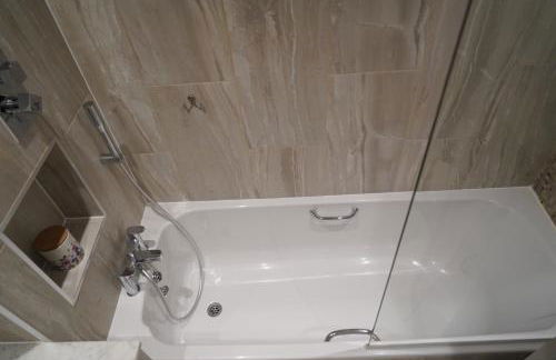 Central Woking - Photo 7