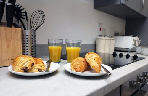 Modern Comfort Near Castle St with WiFi & Parking! - Foto 13