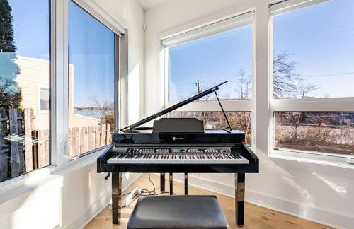 Modern Lakeview Home with Private Dock Sleeps 5 - Foto 10