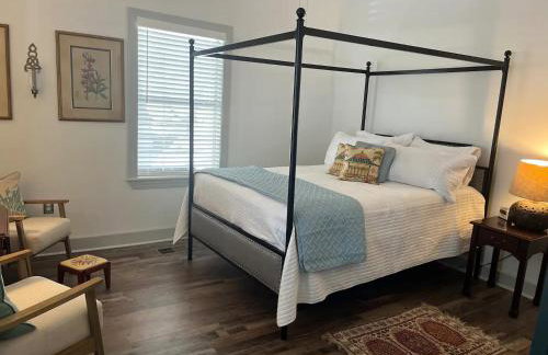 Creole Cottage - 2 Bed, 1 Bath, Pet Friendly with Fee, Walk to Downtown, Grill, Washer & Dryer - Foto 5