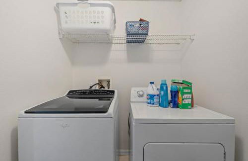 Stunning 4-bedroom Villa w/ Pool - Close to Disney Parks and Gulf Courses! - Photo 60