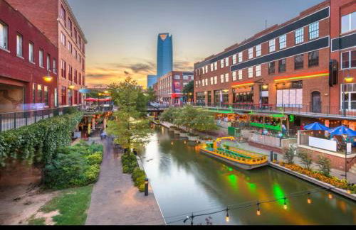 Gated Lakefront Retreat - Foto 33