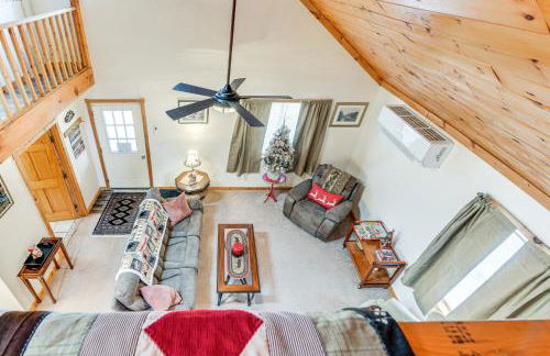 Charming and Cozy Cabin Near Lake Champlain! - Foto 6