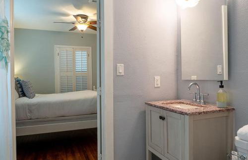 East ATX 3BR 2BA, Patio and Fire Pit Mins to Downtown by Austin Vacay - Foto 19