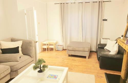 Specious 3bed property with parking & large garden - Foto 5