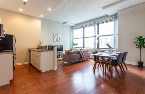 Sleeps 4! 2BR, Gym, Paid Parking, Close to Major Attractions - Foto 18