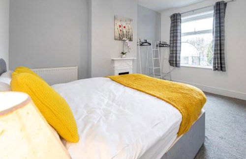 Cheadle village - Photo 28