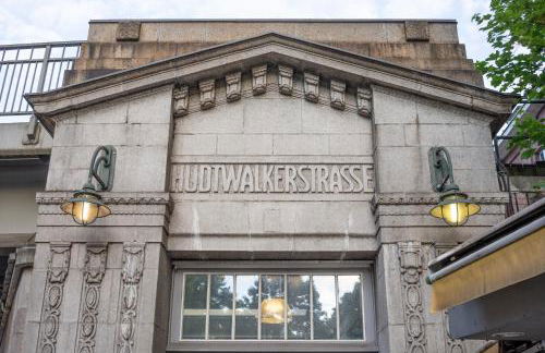 HH 04 by ROCKCHAIR - SUPERHOST Status - Modernes Apartment mit sonnigem Balkon & premium Boxspringbetten in Winterhude - Hamburg Top Geheimtipp - Foto 61