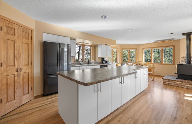 Peaceful Pines 5 BR Home with Jacuzzi - Foto 12