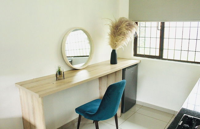 Impeccable 1-bed Apartment in Sandton - Photo 6