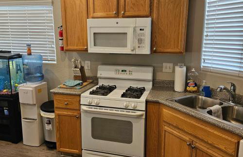 This cute 3 bedroom 2 and half bath is cozy - Photo 20