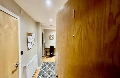 Lovely 4 bed (sleeps 8) apartment close to city - Foto 12