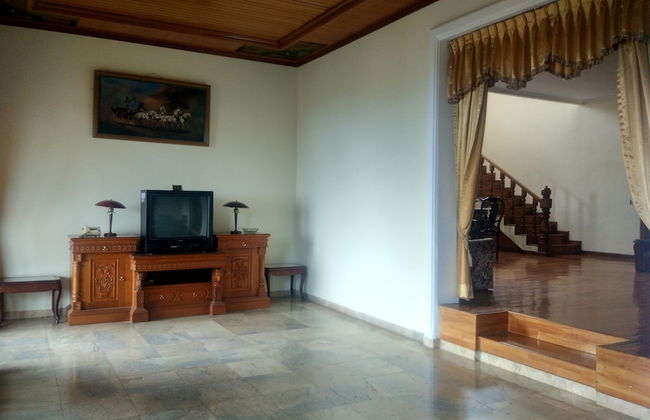 Villa Beverly Hills Puncak for 50 pax - Photo 18