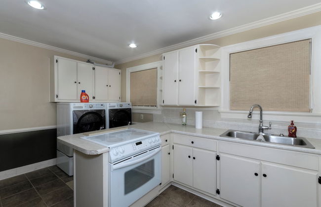 Pool Near Fort Moore Our White House - Foto 14