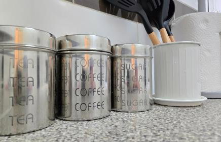 Spacious Entire House with Free Parking Perfect for Relocators Contractors and Long Term Stays - Photo 19