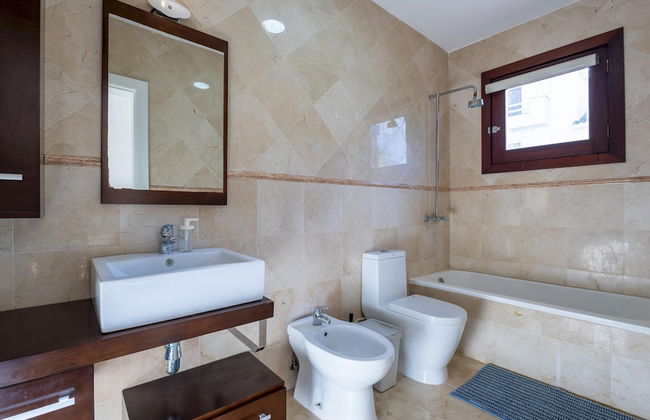 Beachfront 7BR Villa With Pool Maid Los Corales - Foto 24