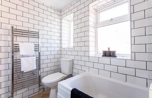 Modern 3-Bed House Parking & Family & Friends - Foto 3