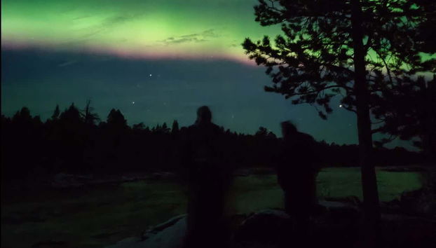 Auroras boreales sobre el lago Inari