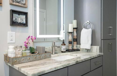 Downtown Luxury Condo at The Southern Belle - Foto 16