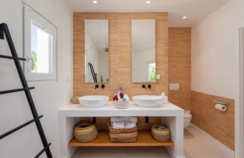 Charming Villa with Pool & Scenic Garden - Foto 40