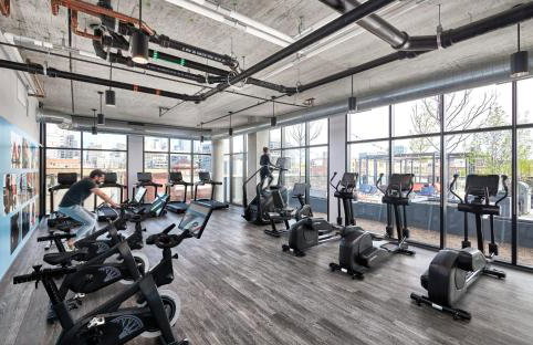 Freshly Minted 2BR - Elegance & Comfort in Central Chicago - Photo 42