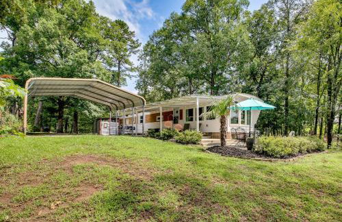 Waterfront Royal Home with Dock and Patio! - Foto 33