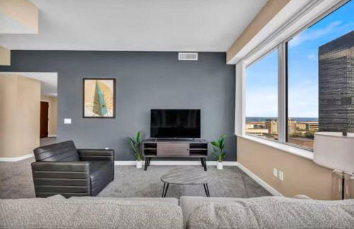 LAKE VIEWS | Paid Parking | Downtown | Gym - Foto 2