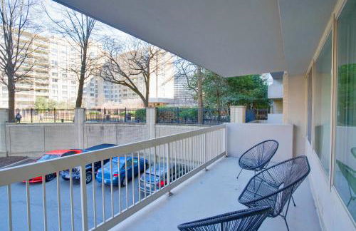 This Apt is Perfect For Business Trips or a Relaxing Vacation - Photo 19