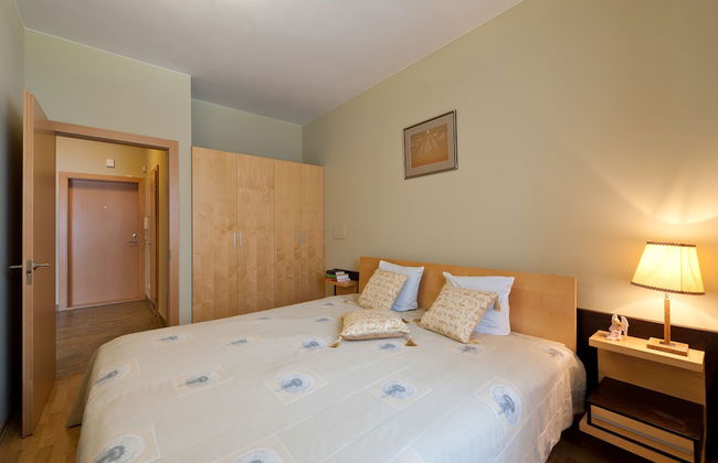 Barbacan Apartments - Photo 9