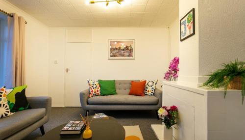 3-Beds Sleeps 5 w Parking 10 mins from Centre - Foto 1