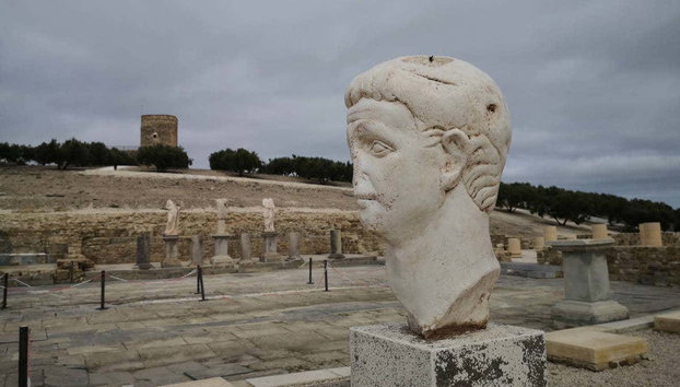 Visita guiada por el yacimiento de Torreparedones - Foto 4, Contemplando los bustos del yacimiento