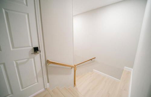 Spacious 5BR 3BA Free Parking Minutes to DC with Pool - Foto 63