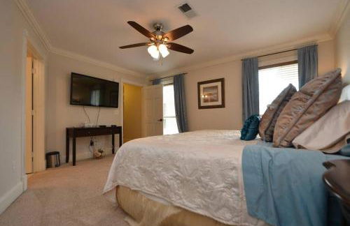 Crosby Backyard Oasis with Weekday Specials! - Foto 7