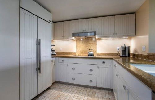 Glorious Beachfront High End Villa grass to sand - Photo 25