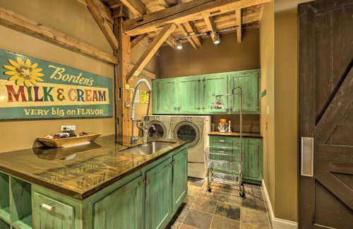 Luxe Barndominium with Home Gym, Theater, and More! - Foto 10