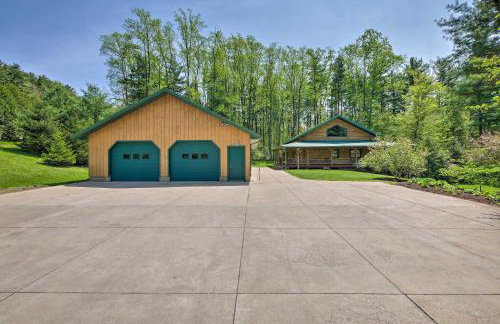 The Red Pine Cabin with Private Pond and Dock! - Foto 37