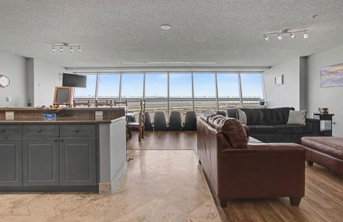 Shop and Dine Fort Worth Condo with Racetrack Views! - Photo 11