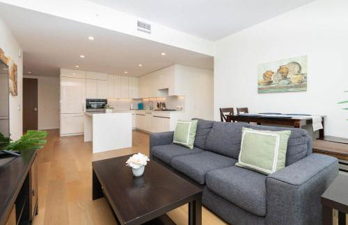 Snug 3BR HighRise with Pool, Spa & Rooftop Views - Foto 6