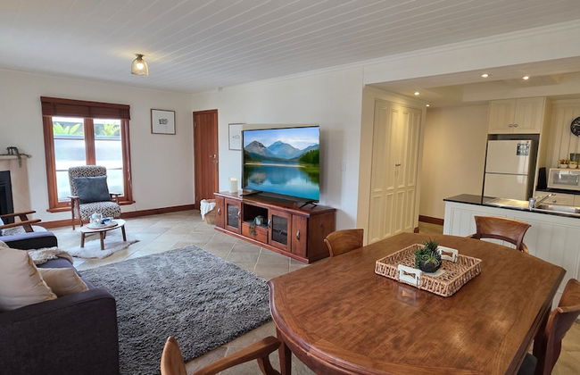 Sandstone Suites - Photo 16