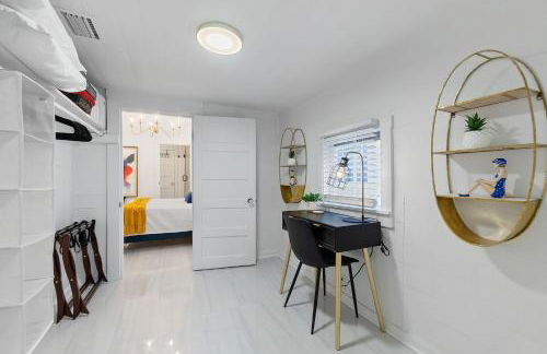 Coco's Cozy Cabana - Hot Tub Walk to Downtown - Foto 18