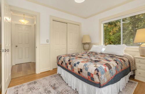 Riverfront Retreat Hot Tub Sauna Yard Gazebo and VIEWS - Foto 26